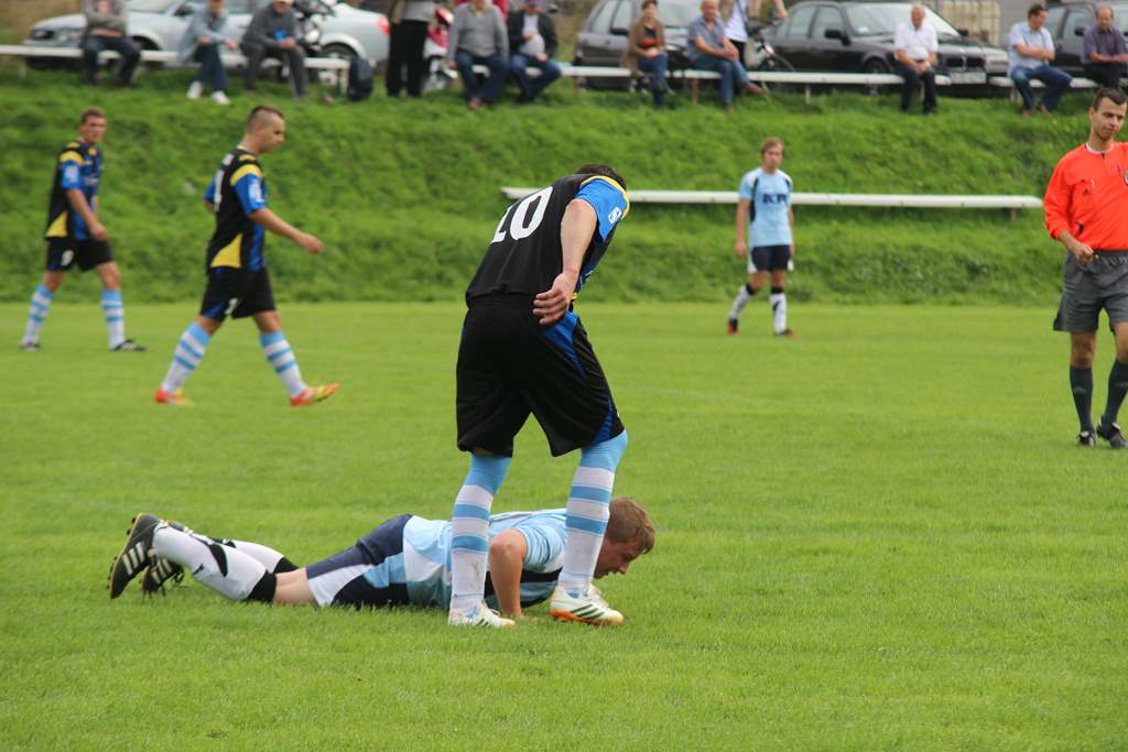 Klasa A: Błękitni - Dąb 0:2 (0:2)
