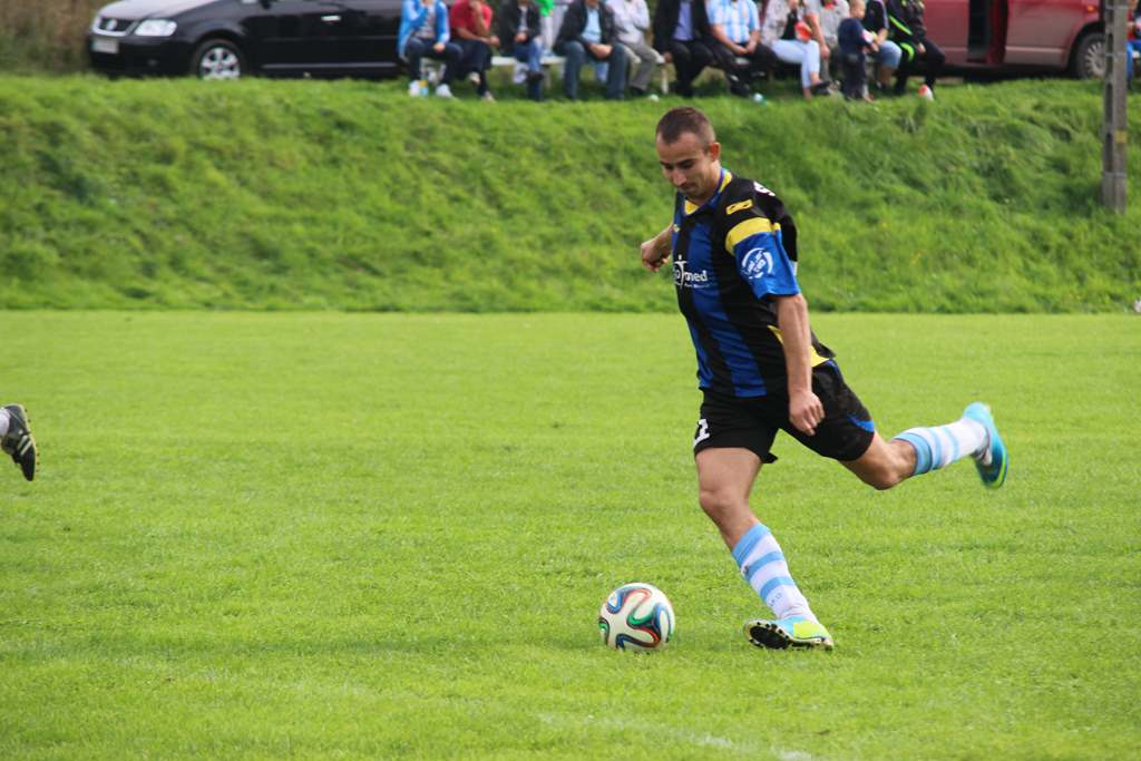 Klasa A: Błękitni - Dąb 0:2 (0:2)