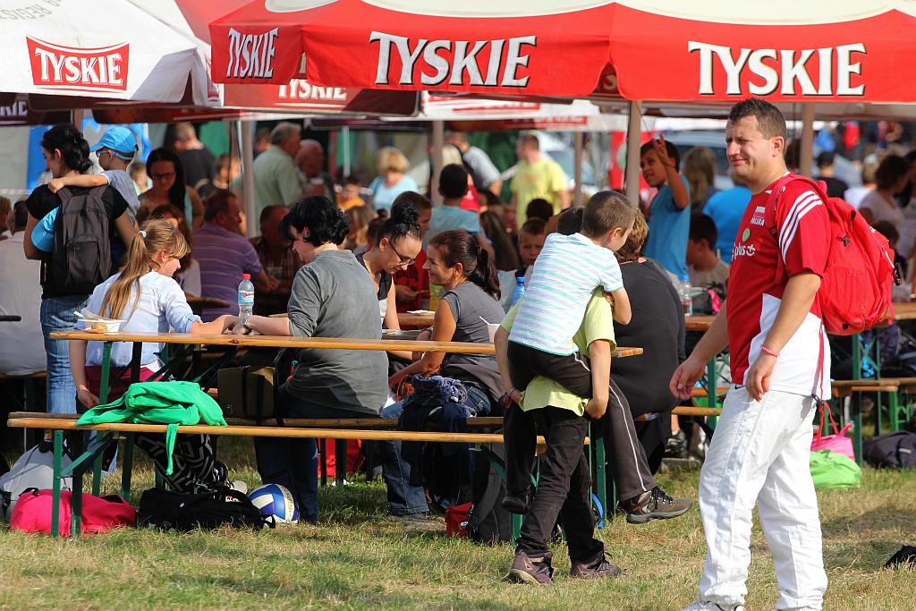 Ziemniaczane święto z welonem w tle