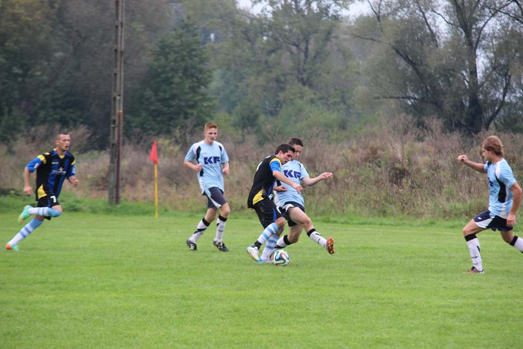 Klasa A: Błękitni - Dąb 0:2 (0:2)