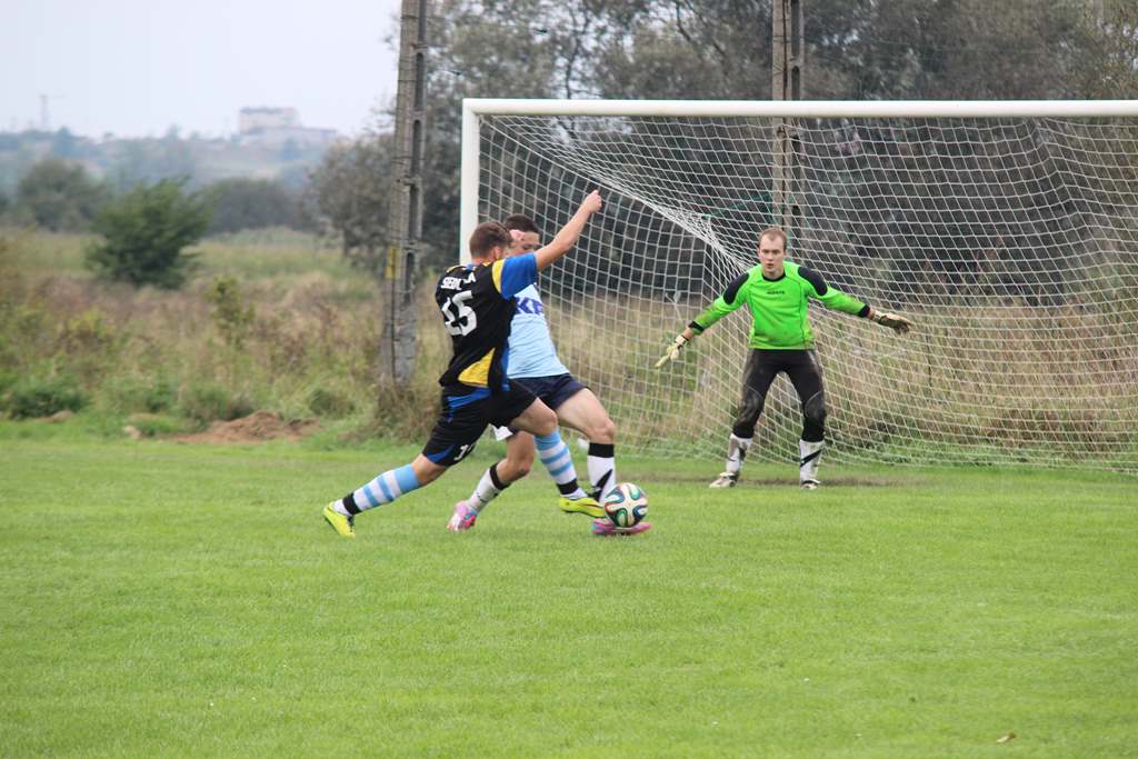 Klasa A: Błękitni - Dąb 0:2 (0:2)