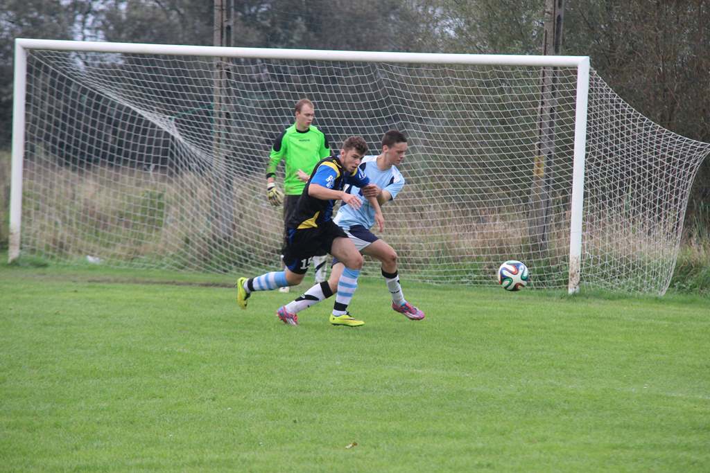 Klasa A: Błękitni - Dąb 0:2 (0:2)
