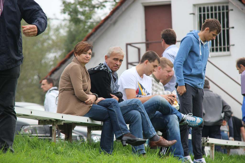 Klasa A: Błękitni - Dąb 0:2 (0:2)