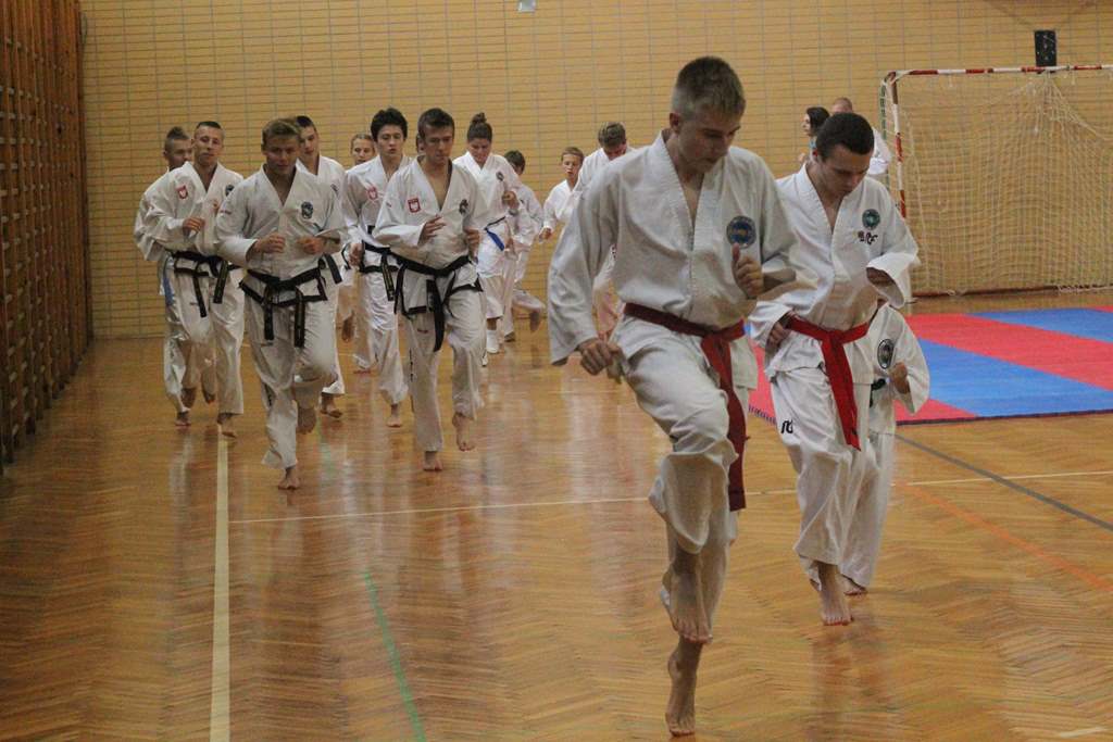 Taekwondocy LKT Legnica szlifują formę