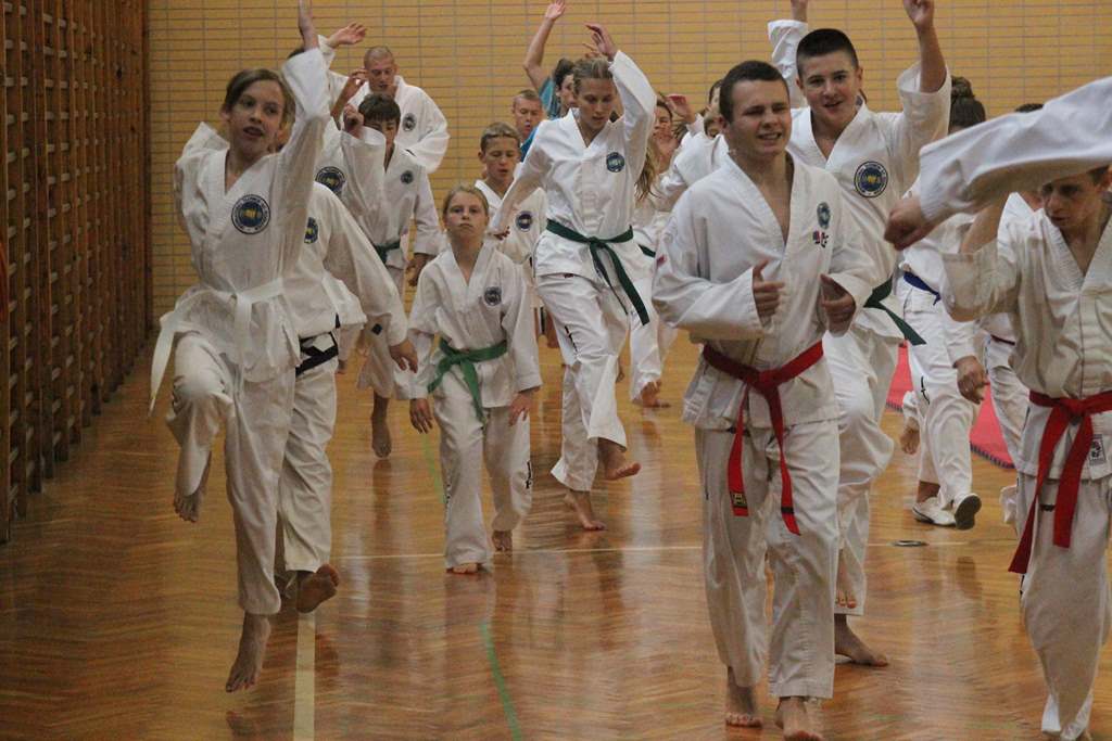 Taekwondocy LKT Legnica szlifują formę