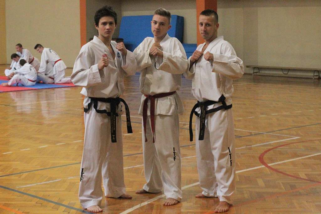 Taekwondocy LKT Legnica szlifują formę
