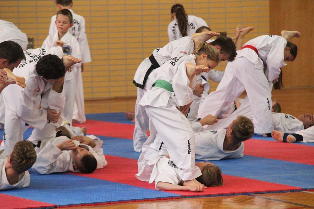 Taekwondocy LKT Legnica szlifują formę