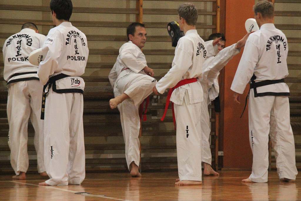 Taekwondocy LKT Legnica szlifują formę