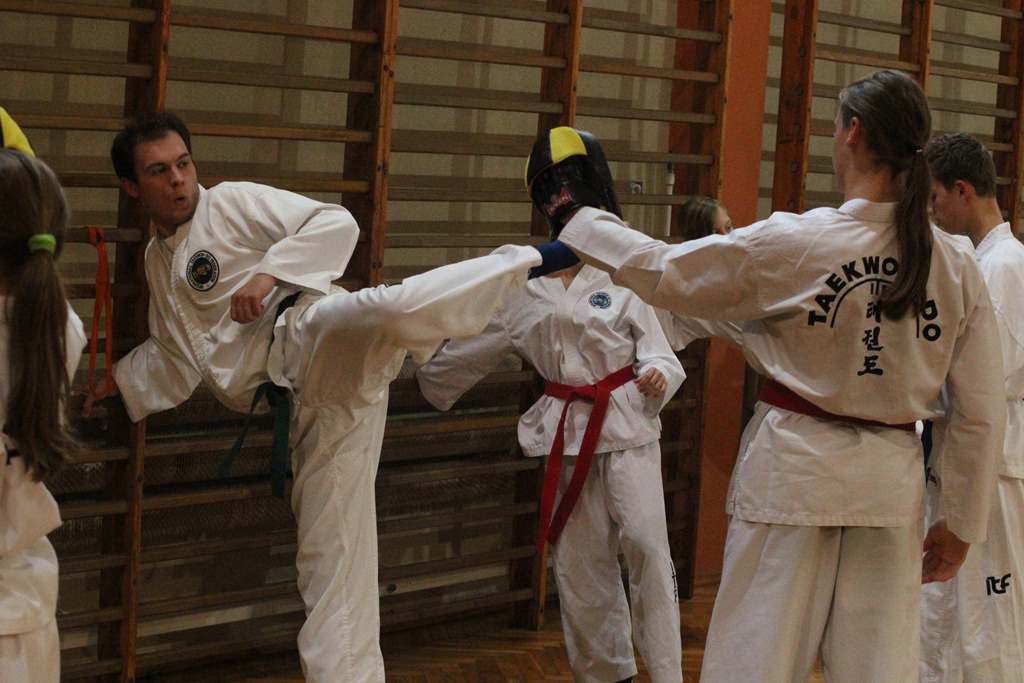 Taekwondocy LKT Legnica szlifują formę
