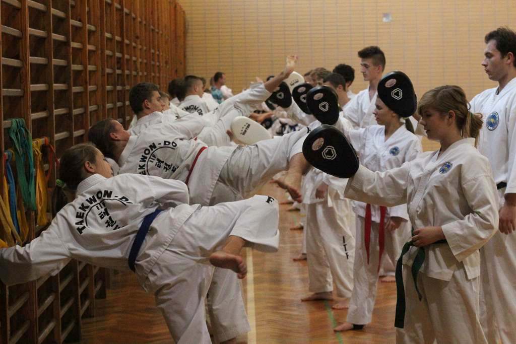 Taekwondocy LKT Legnica szlifują formę