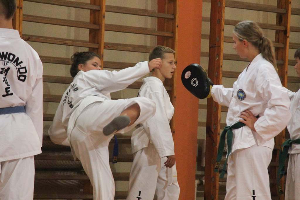 Taekwondocy LKT Legnica szlifują formę