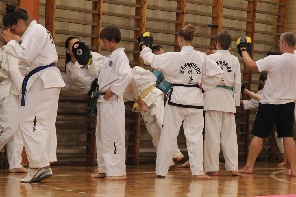 Taekwondocy LKT Legnica szlifują formę
