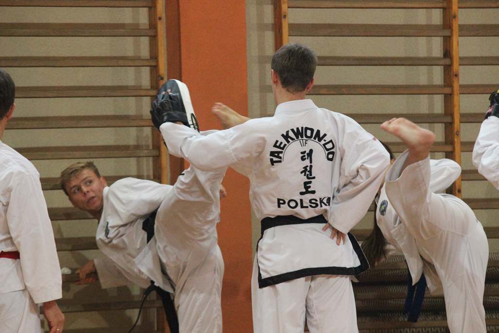 Taekwondocy LKT Legnica szlifują formę