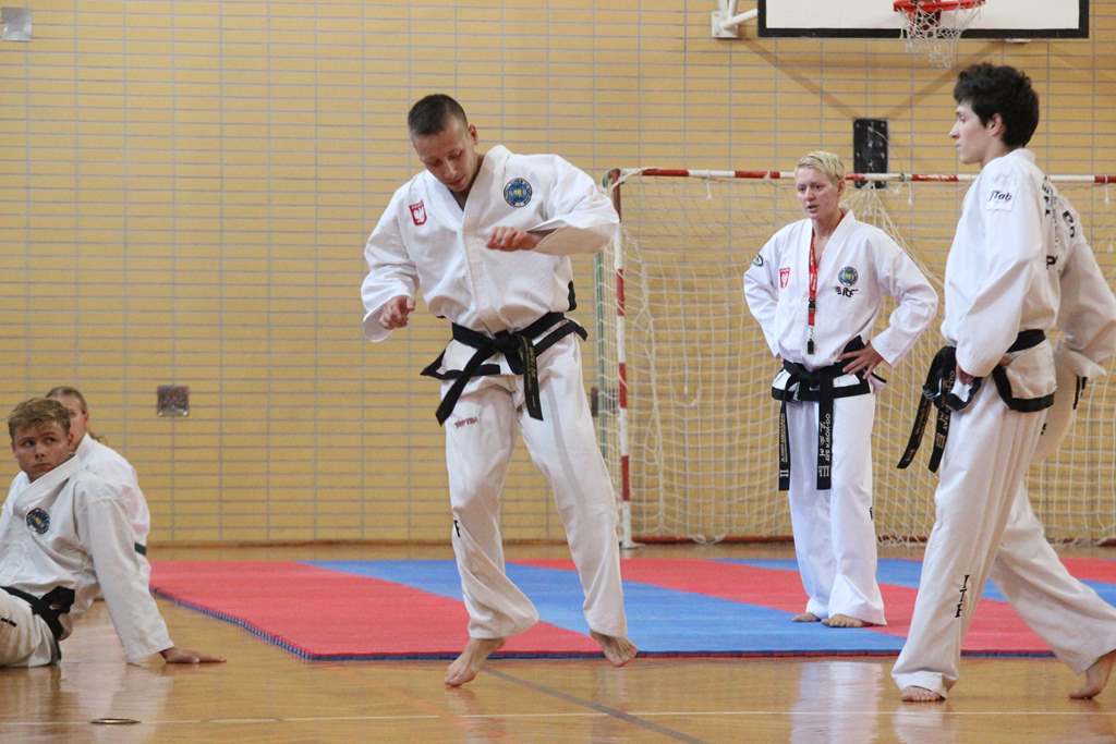 Taekwondocy LKT Legnica szlifują formę