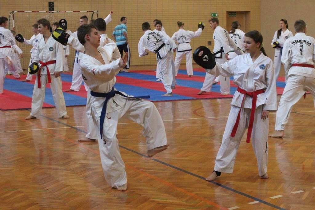 Taekwondocy LKT Legnica szlifują formę