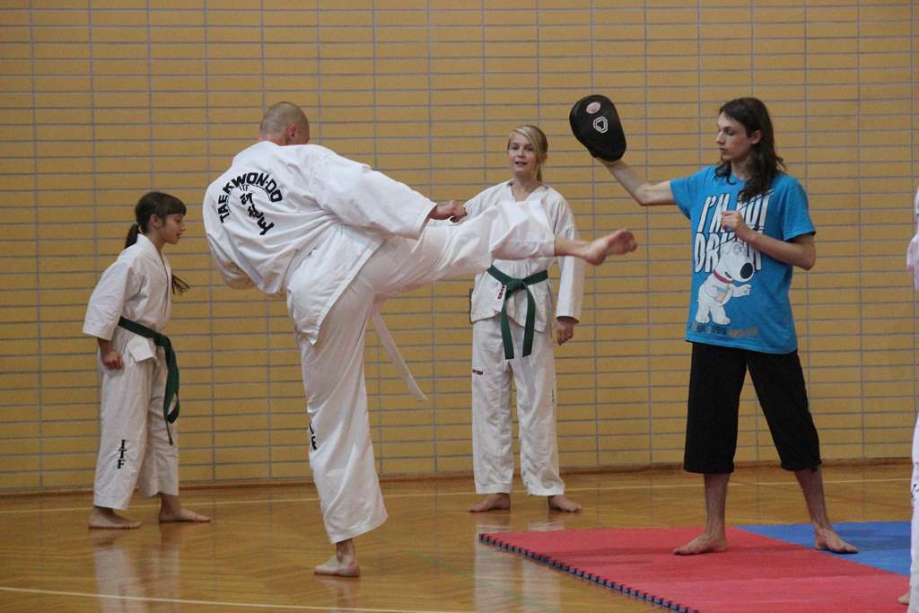 Taekwondocy LKT Legnica szlifują formę