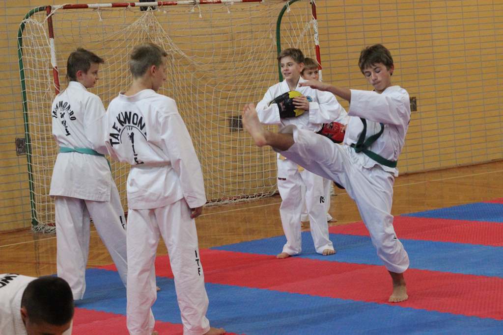 Taekwondocy LKT Legnica szlifują formę