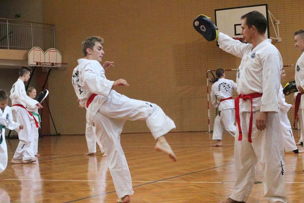 Taekwondocy LKT Legnica szlifują formę