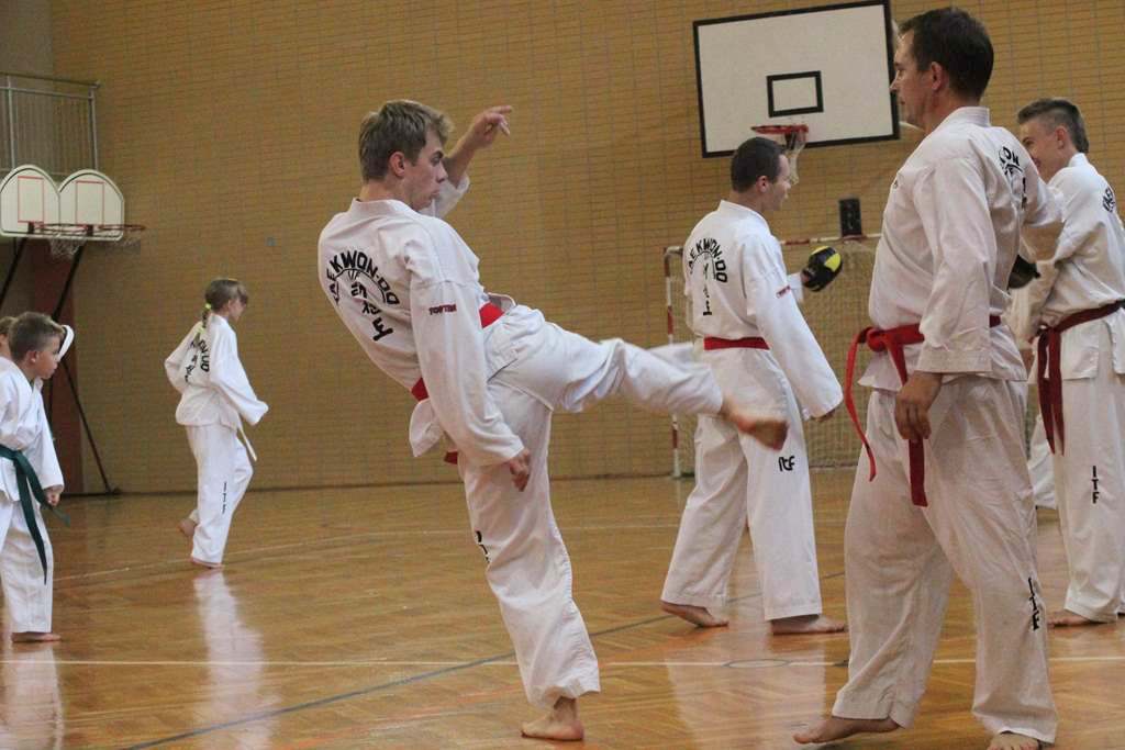 Taekwondocy LKT Legnica szlifują formę
