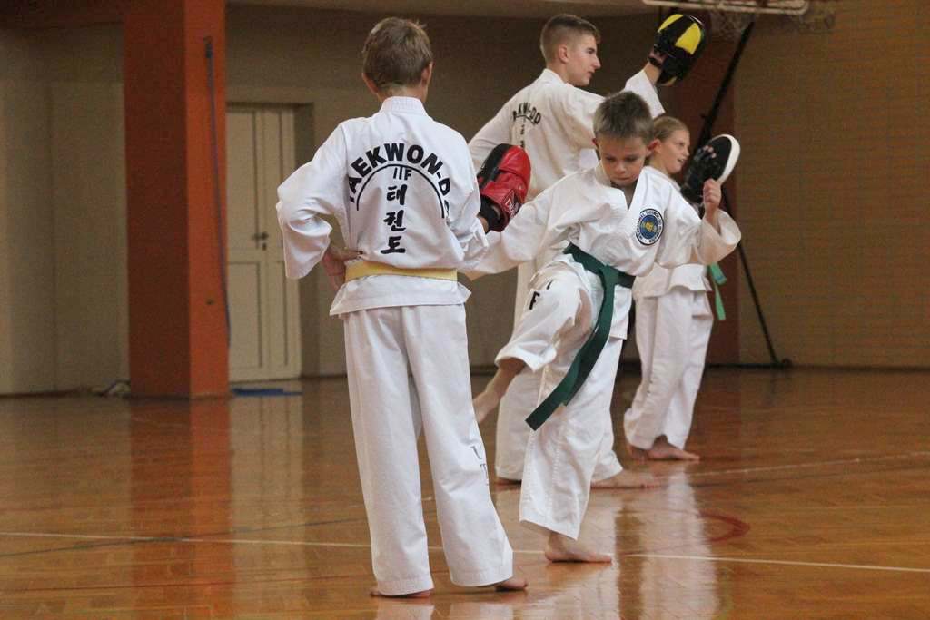 Taekwondocy LKT Legnica szlifują formę