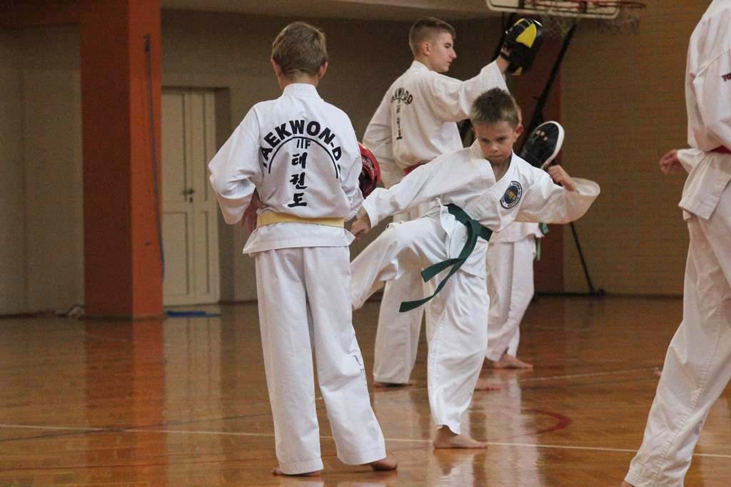 Taekwondocy LKT Legnica szlifują formę