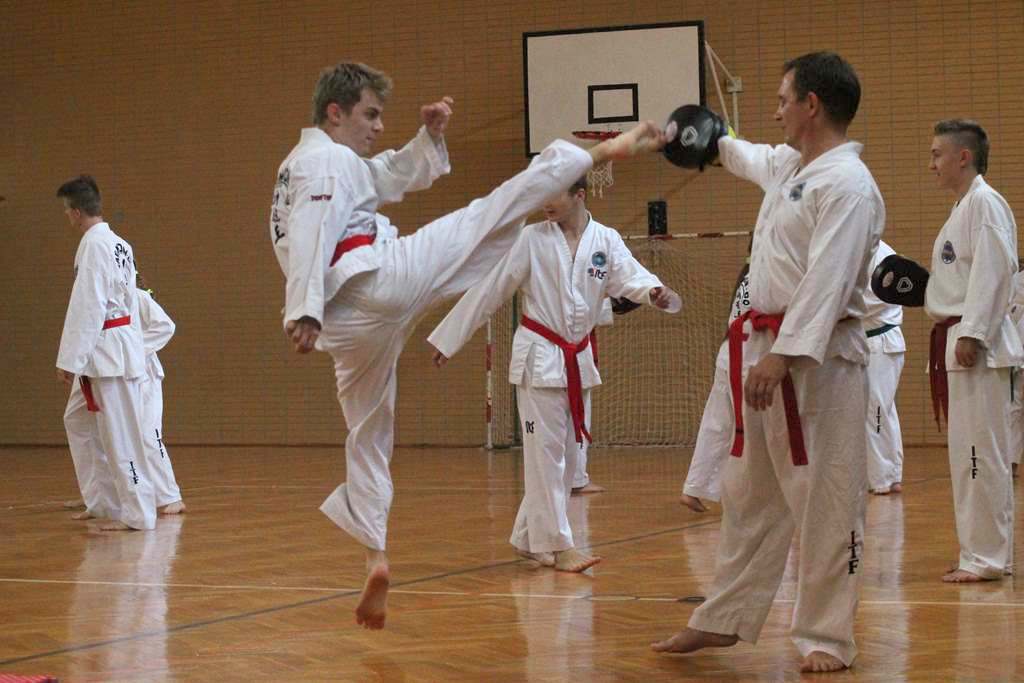 Taekwondocy LKT Legnica szlifują formę