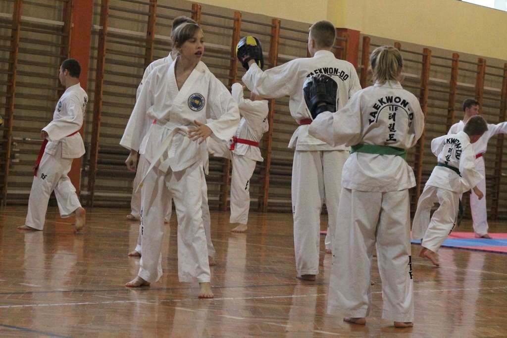 Taekwondocy LKT Legnica szlifują formę