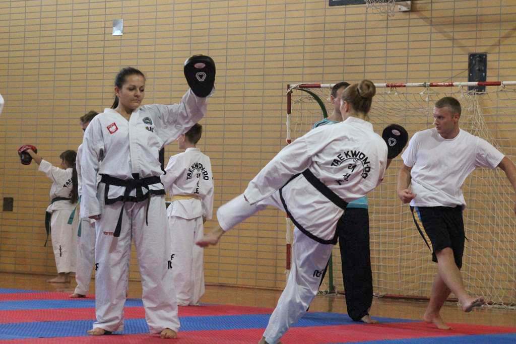 Taekwondocy LKT Legnica szlifują formę