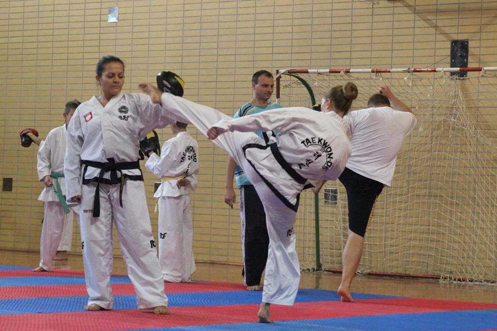 Taekwondocy LKT Legnica szlifują formę