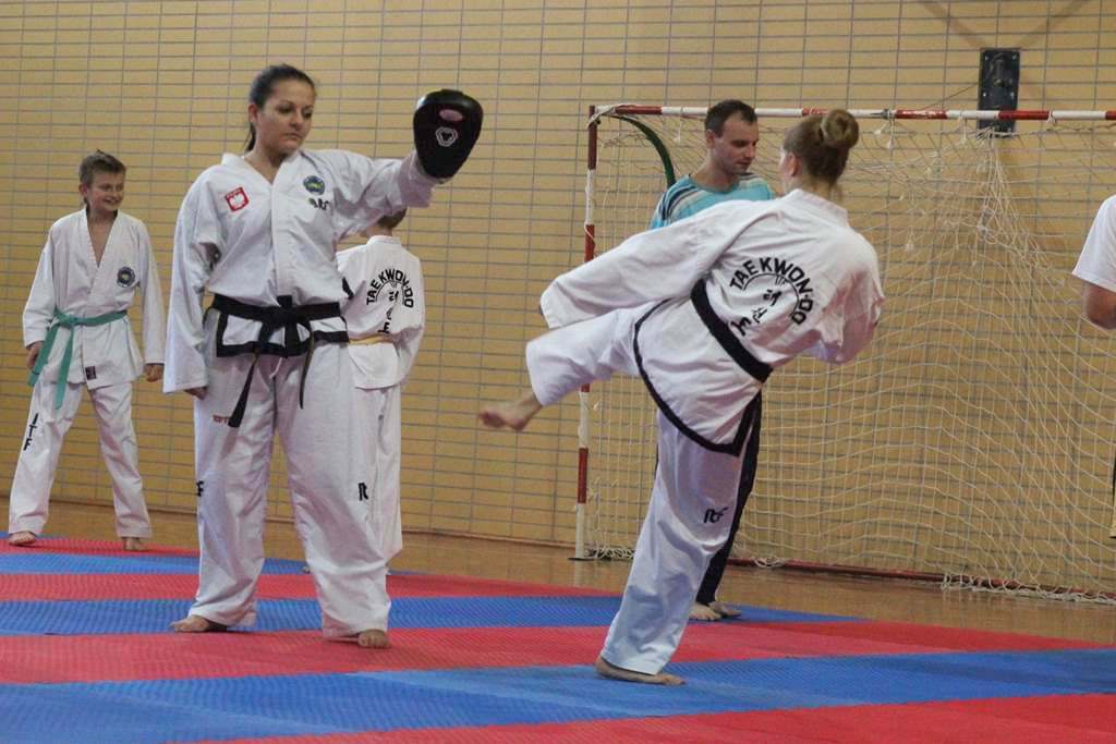 Taekwondocy LKT Legnica szlifują formę