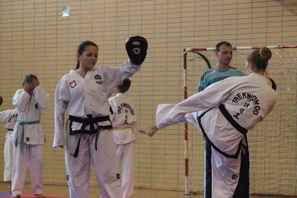 Taekwondocy LKT Legnica szlifują formę