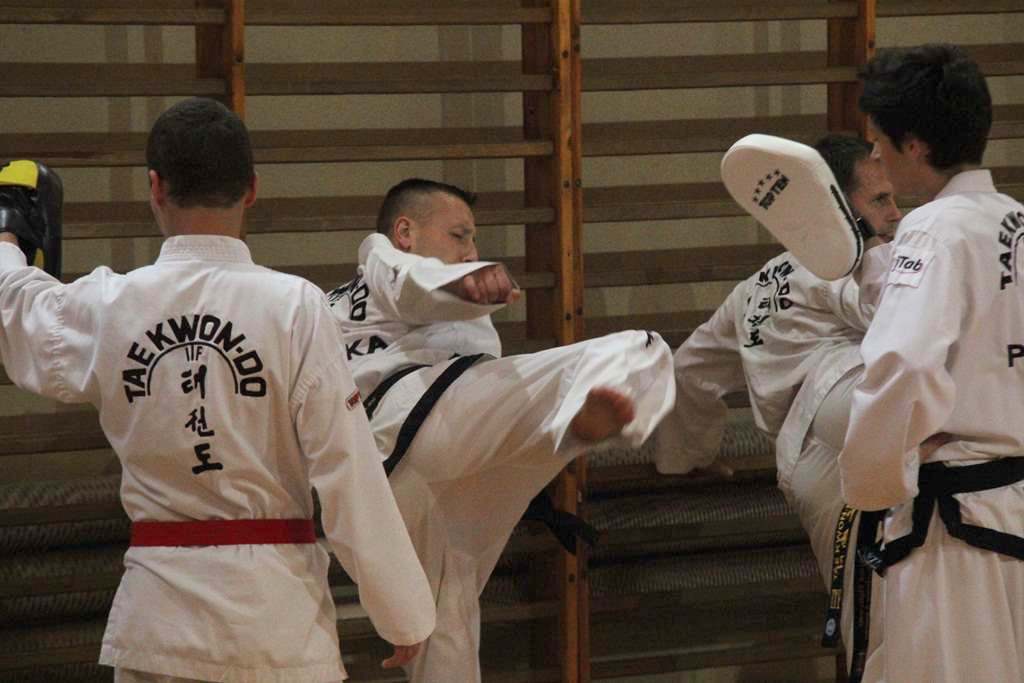 Taekwondocy LKT Legnica szlifują formę