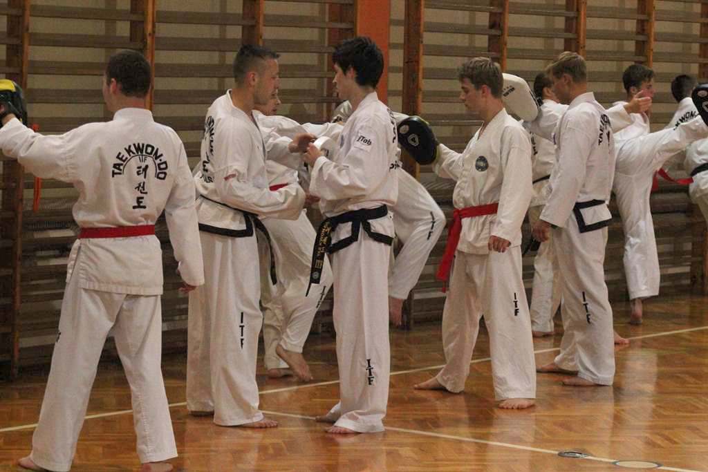 Taekwondocy LKT Legnica szlifują formę