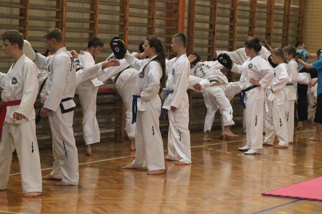 Taekwondocy LKT Legnica szlifują formę