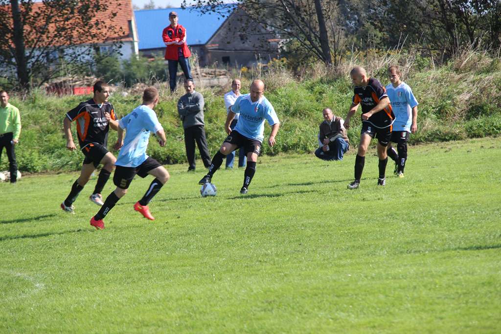 Klasa B: Czarni - Ikar 2:1 (2:1)