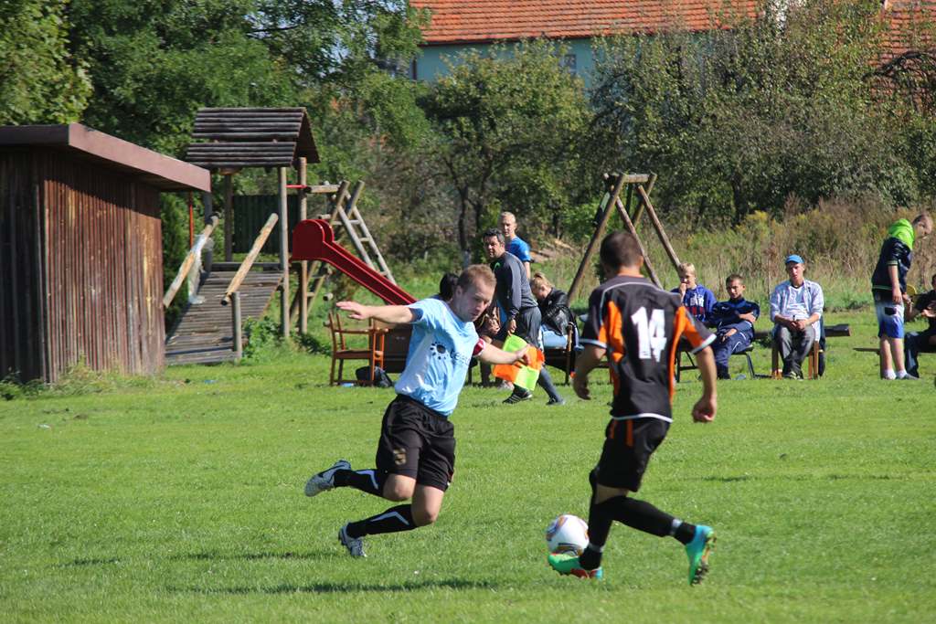 Klasa B: Czarni - Ikar 2:1 (2:1)