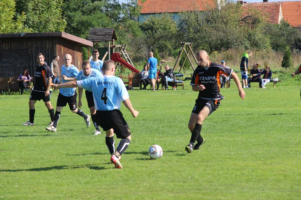 Klasa B: Czarni - Ikar 2:1 (2:1)