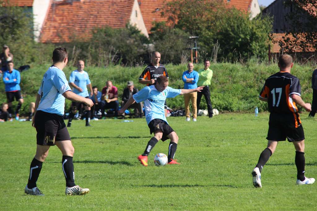 Klasa B: Czarni - Ikar 2:1 (2:1)