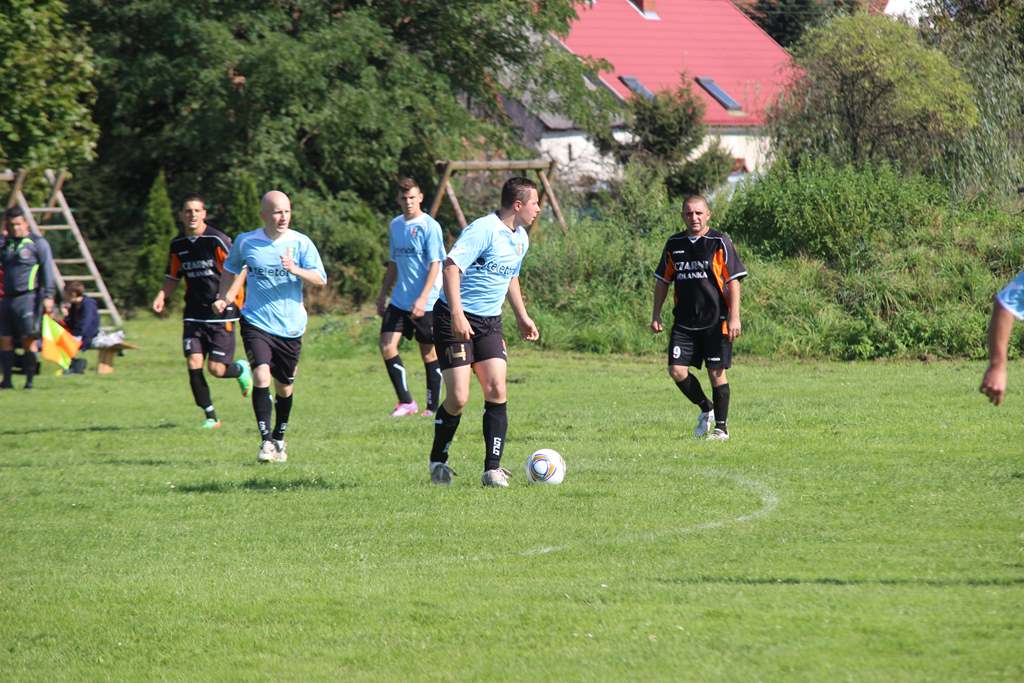 Klasa B: Czarni - Ikar 2:1 (2:1)