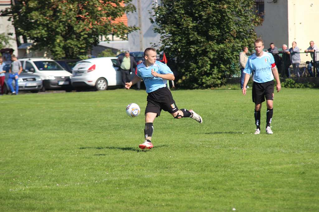 Klasa B: Czarni - Ikar 2:1 (2:1)