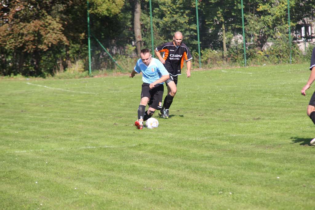 Klasa B: Czarni - Ikar 2:1 (2:1)