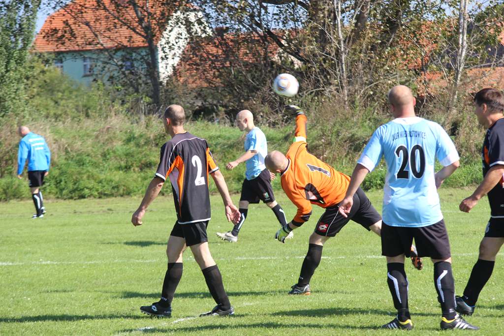 Klasa B: Czarni - Ikar 2:1 (2:1)