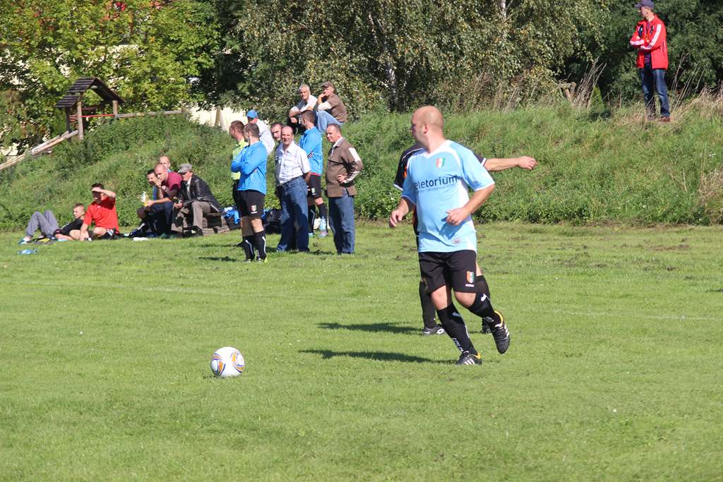 Klasa B: Czarni - Ikar 2:1 (2:1)