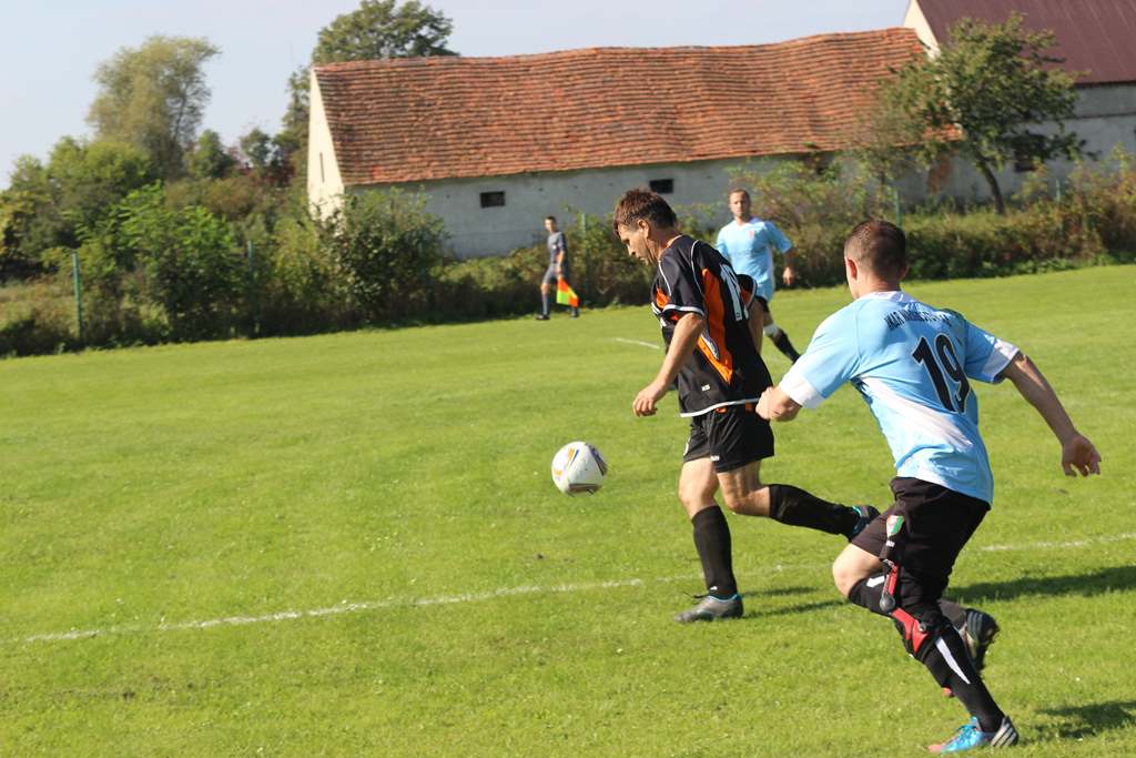 Klasa B: Czarni - Ikar 2:1 (2:1)
