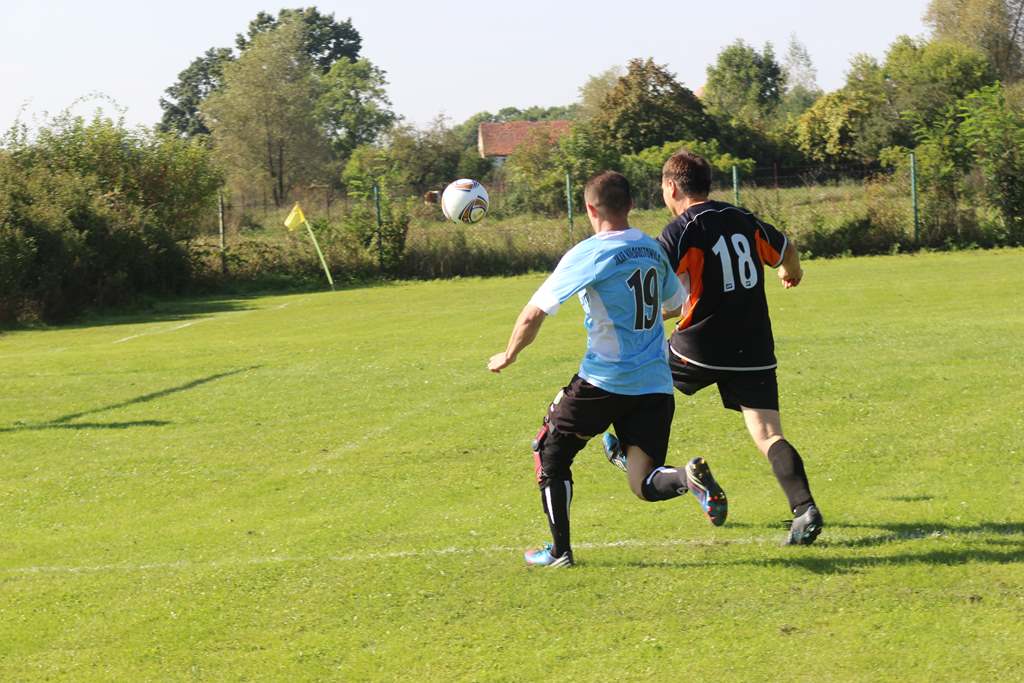 Klasa B: Czarni - Ikar 2:1 (2:1)