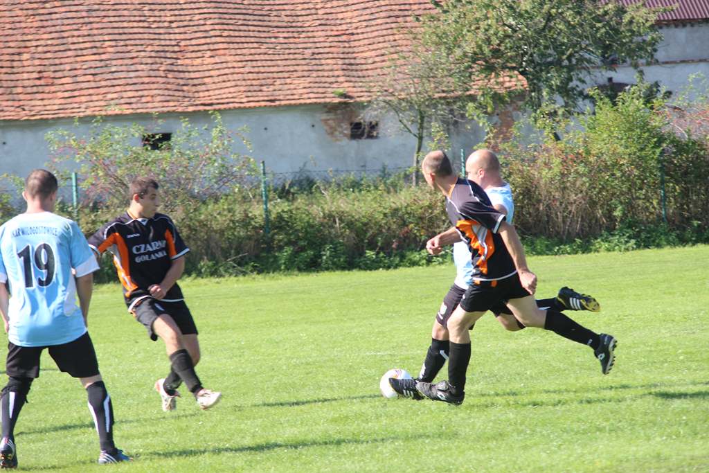 Klasa B: Czarni - Ikar 2:1 (2:1)