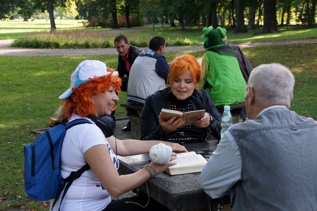 Czytanie w legnickim parku