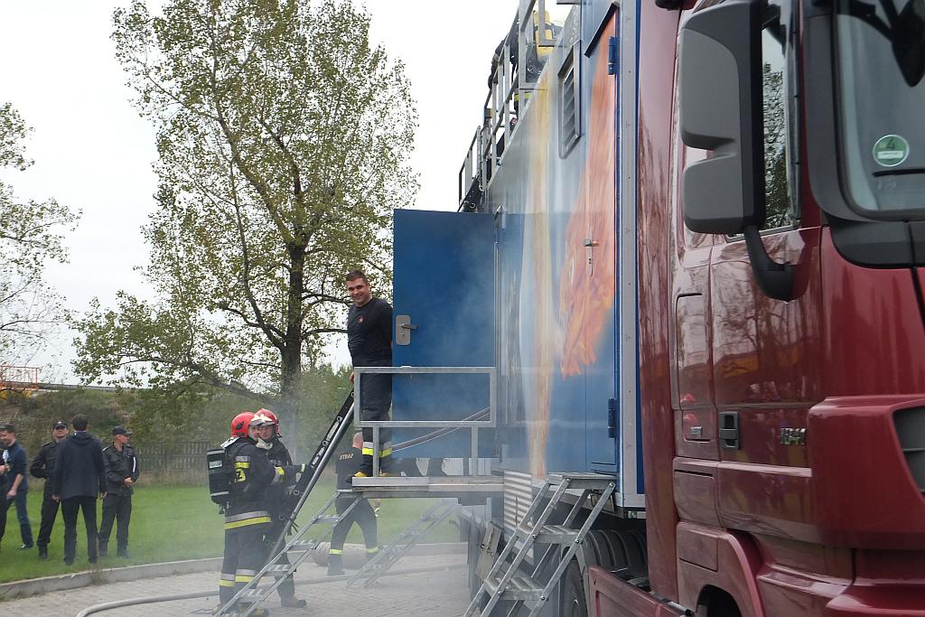 Strażacy ćwiczyli w symulatorze pożarów