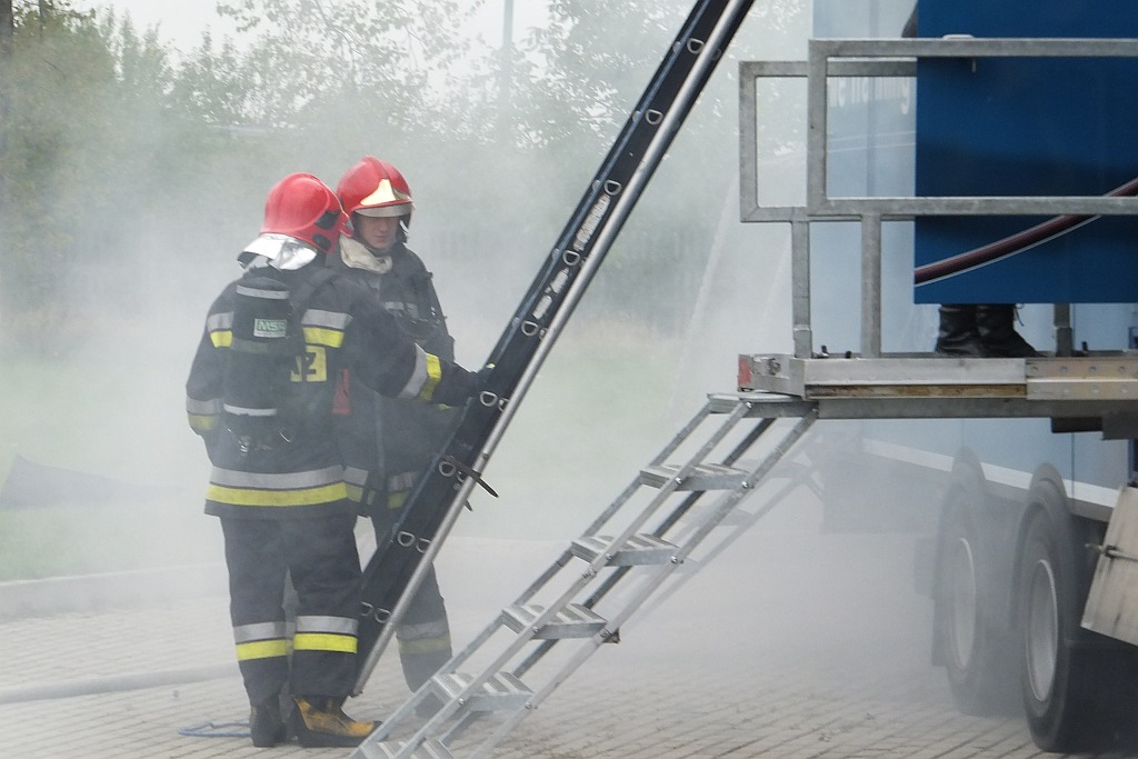 Strażacy ćwiczyli w symulatorze pożarów