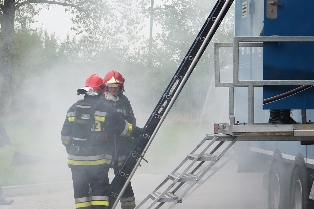 Strażacy ćwiczyli w symulatorze pożarów